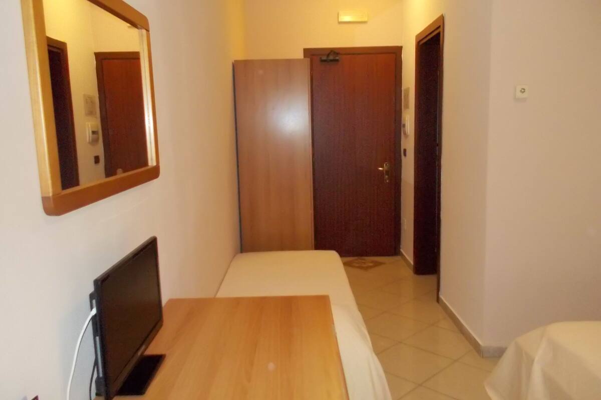 Kamar Triple (with balcony) | Brankas, meja kerja, Wi-Fi gratis, dan seprai linen