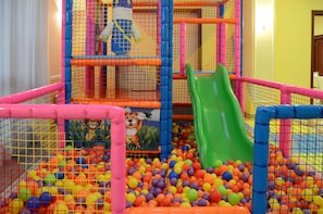 Area giochi per bambini (al coperto)