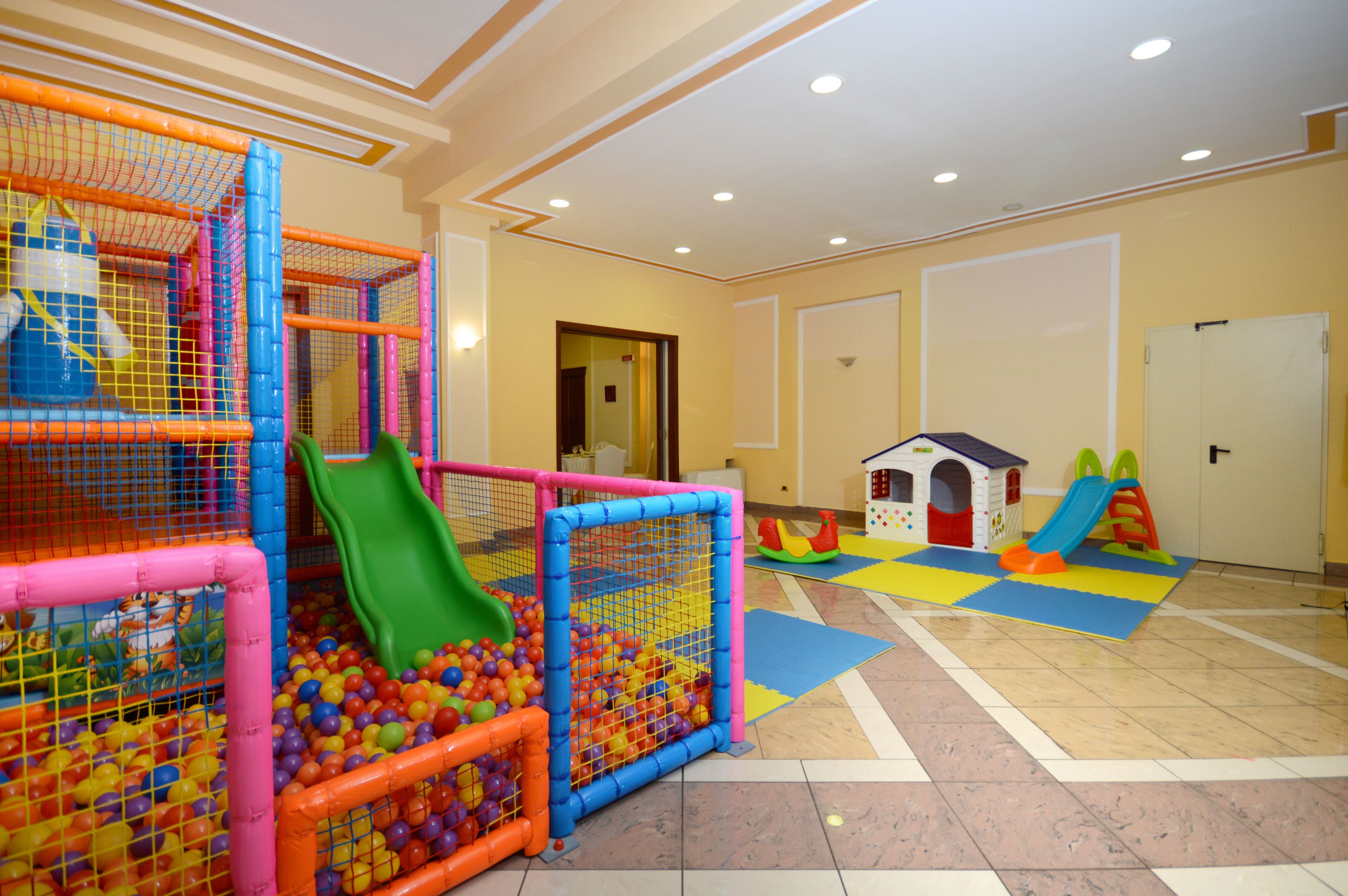 Innen-Kinderspielplatz