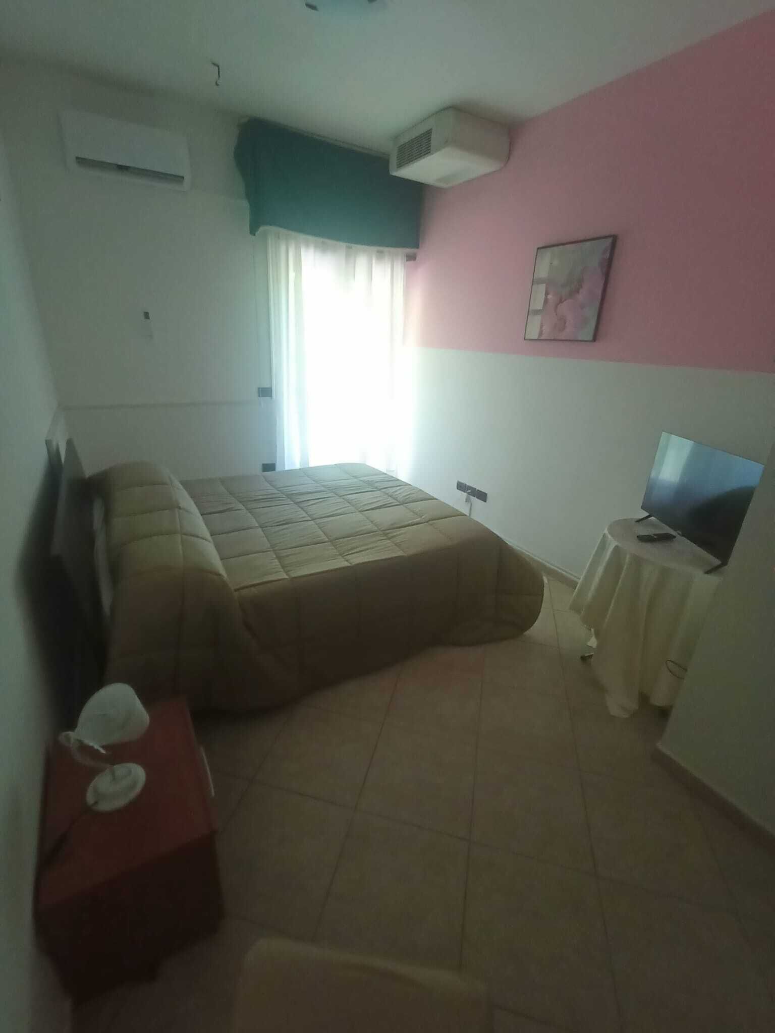 Habitación doble de uso individual (with balcony) | Caja de seguridad en la habitación, escritorio y wifi gratis 