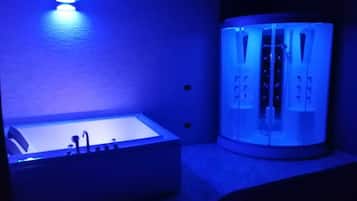 Suite, 1 lit double, bain à remous