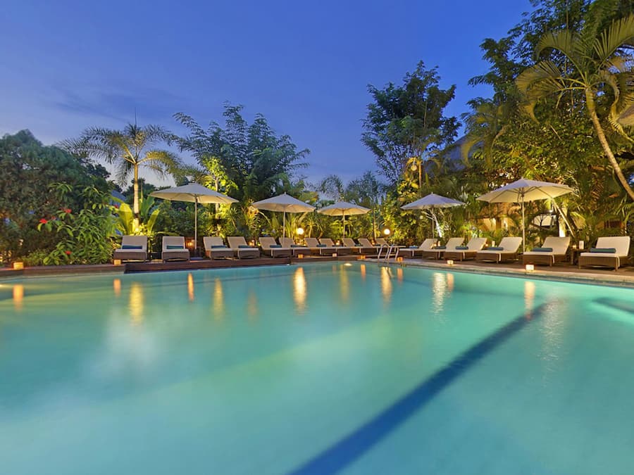 Outdoor pool, pool umbrellas, sun loungers