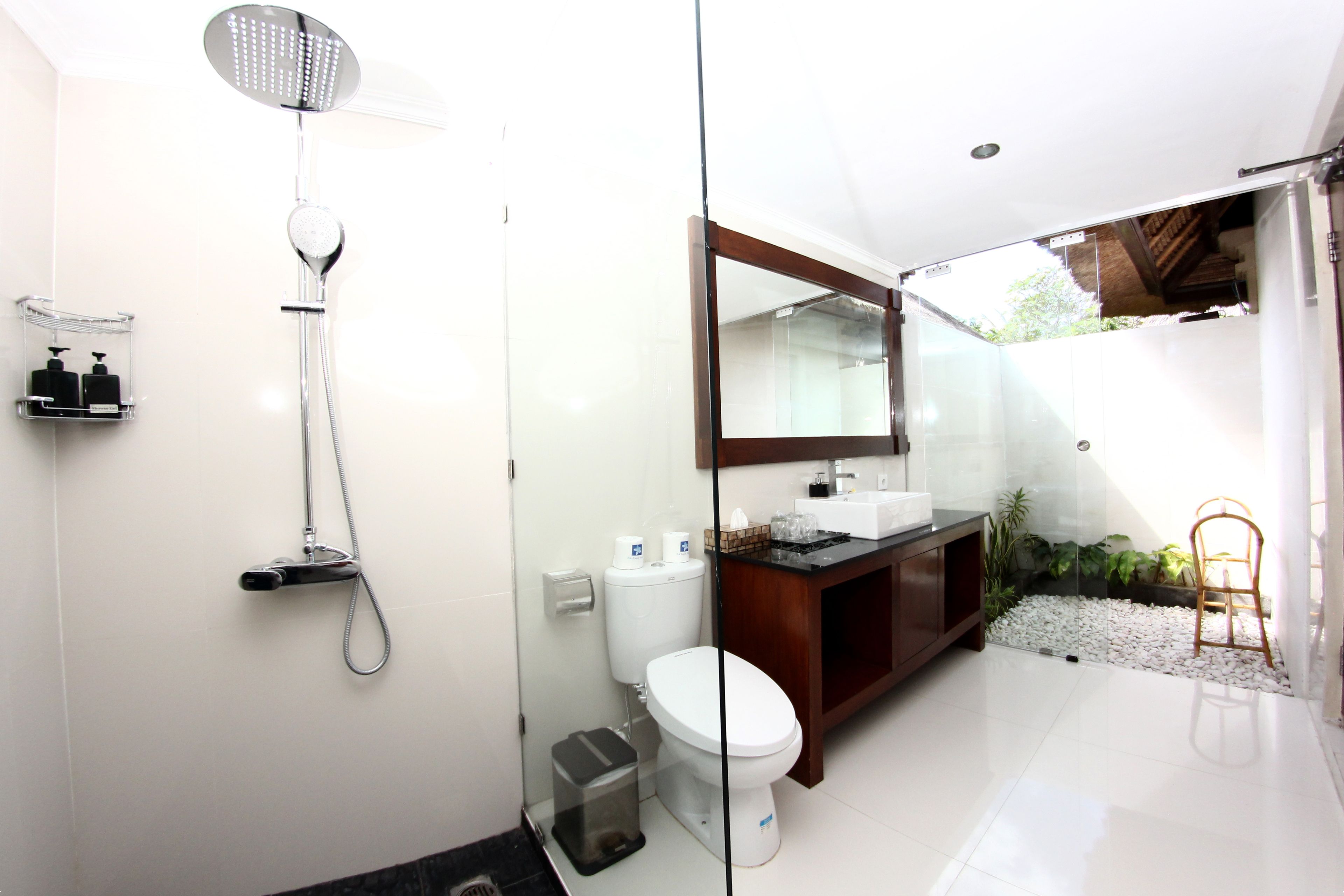 deluxe villa | bathroom | shower, free toiletries, hair dryer, slippers