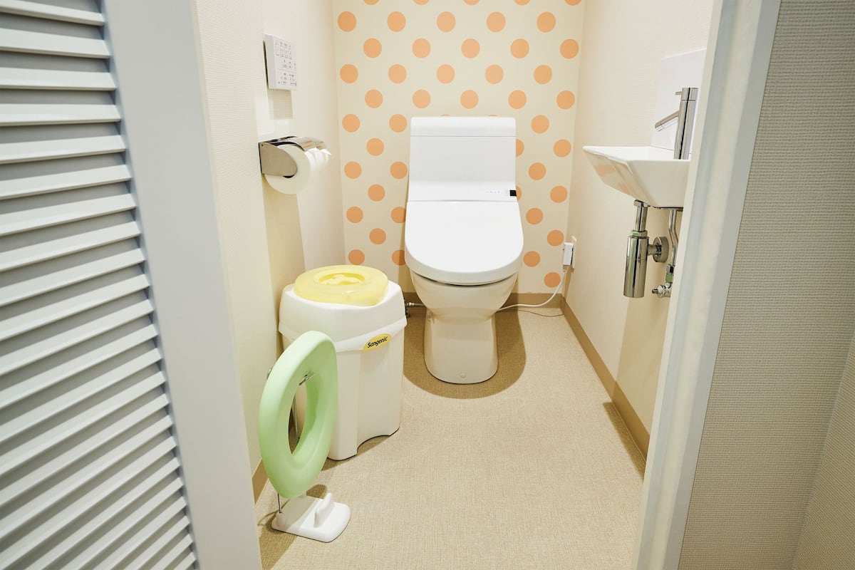 Zimmersafe, Verdunkelungsvorhänge, Bügeleisen/Bügelbrett