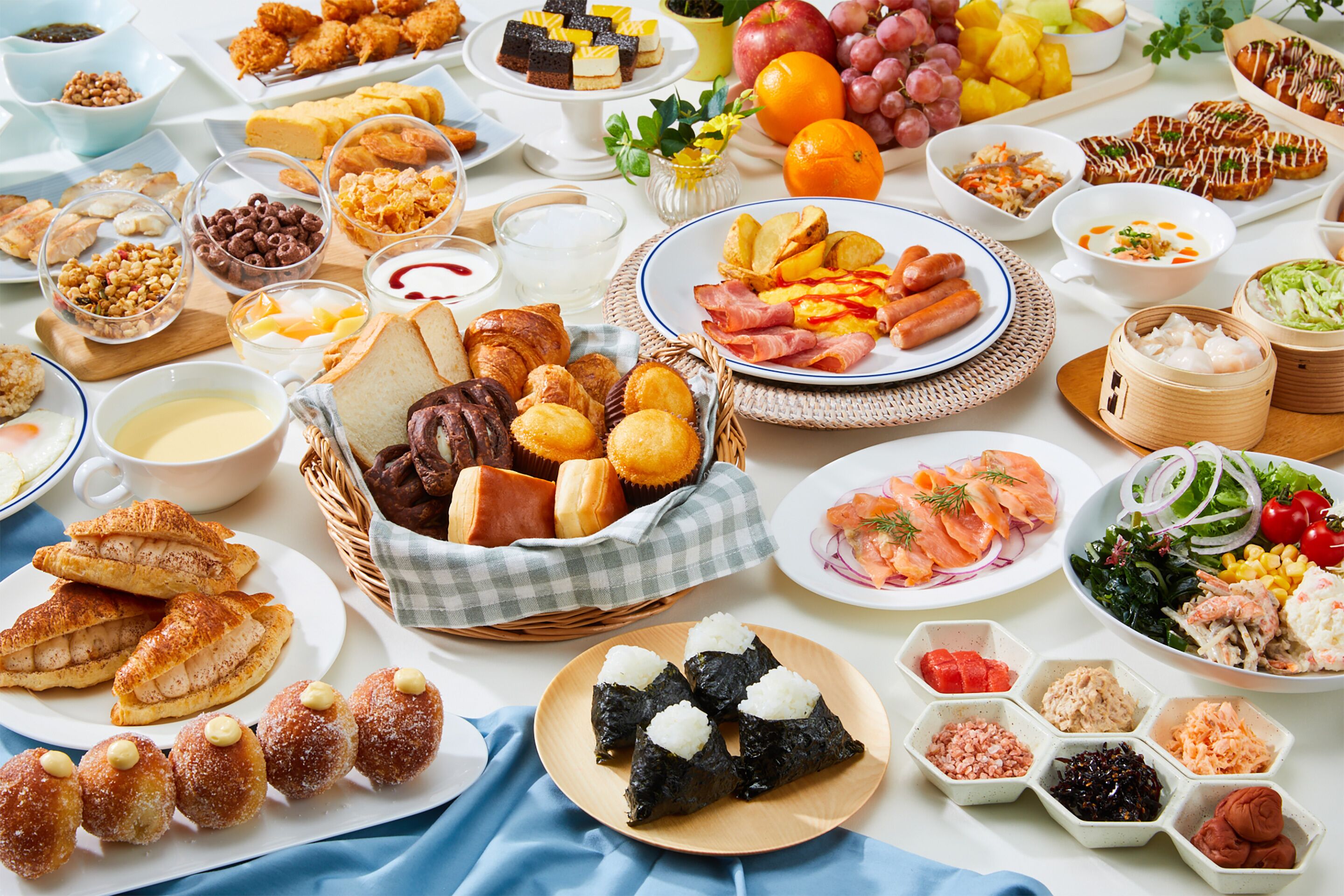 Se ofrece un desayuno bufé (3300 JPY por persona)