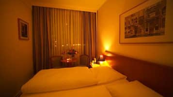 Double Room | Hypo-allergenic bedding, individually furnished, desk, laptop workspace