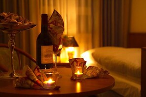 Chambre Quadruple | Literie hypoallergénique, ameublement personnalisé, bureau