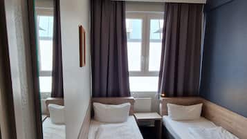 Double Room | Hypo-allergenic bedding, individually furnished, desk, laptop workspace