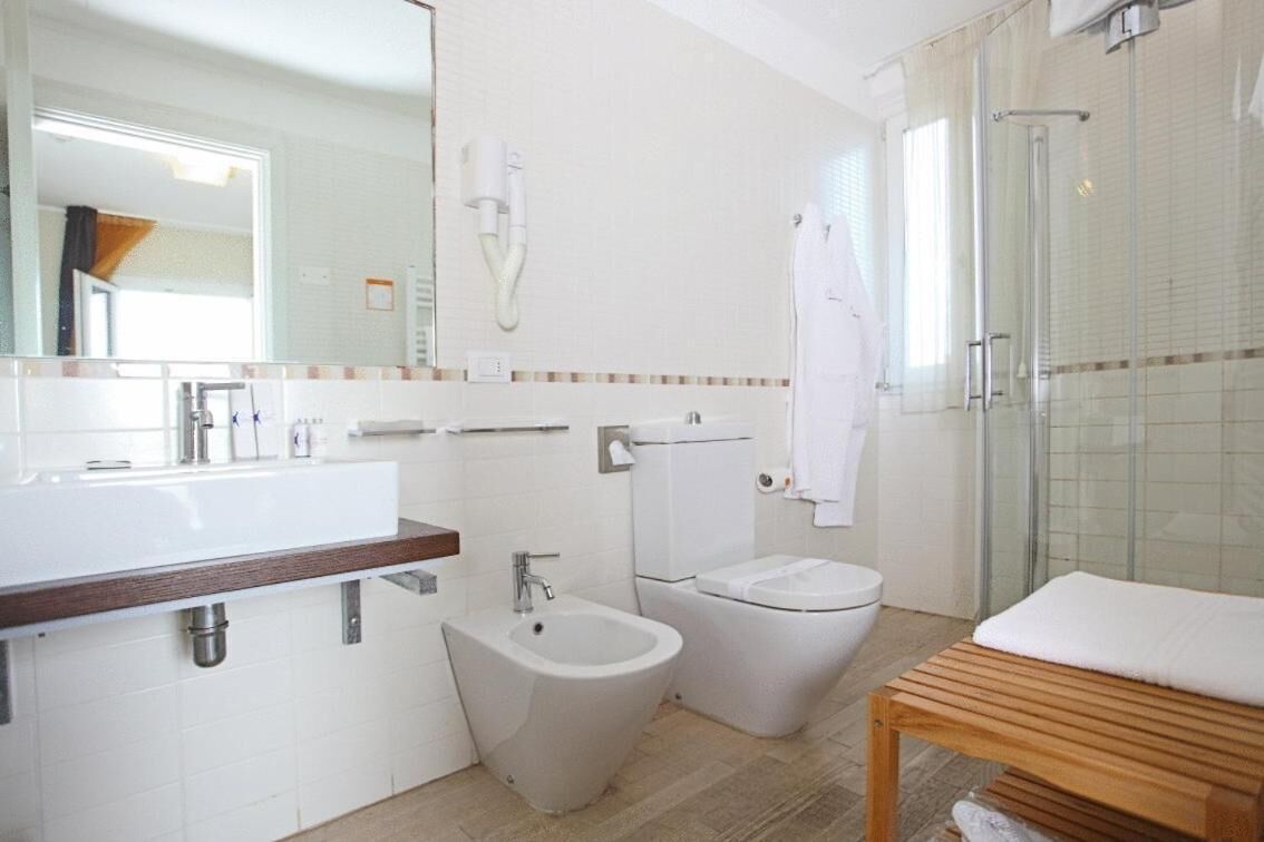 designer toiletries, hair dryer, bidet, towels