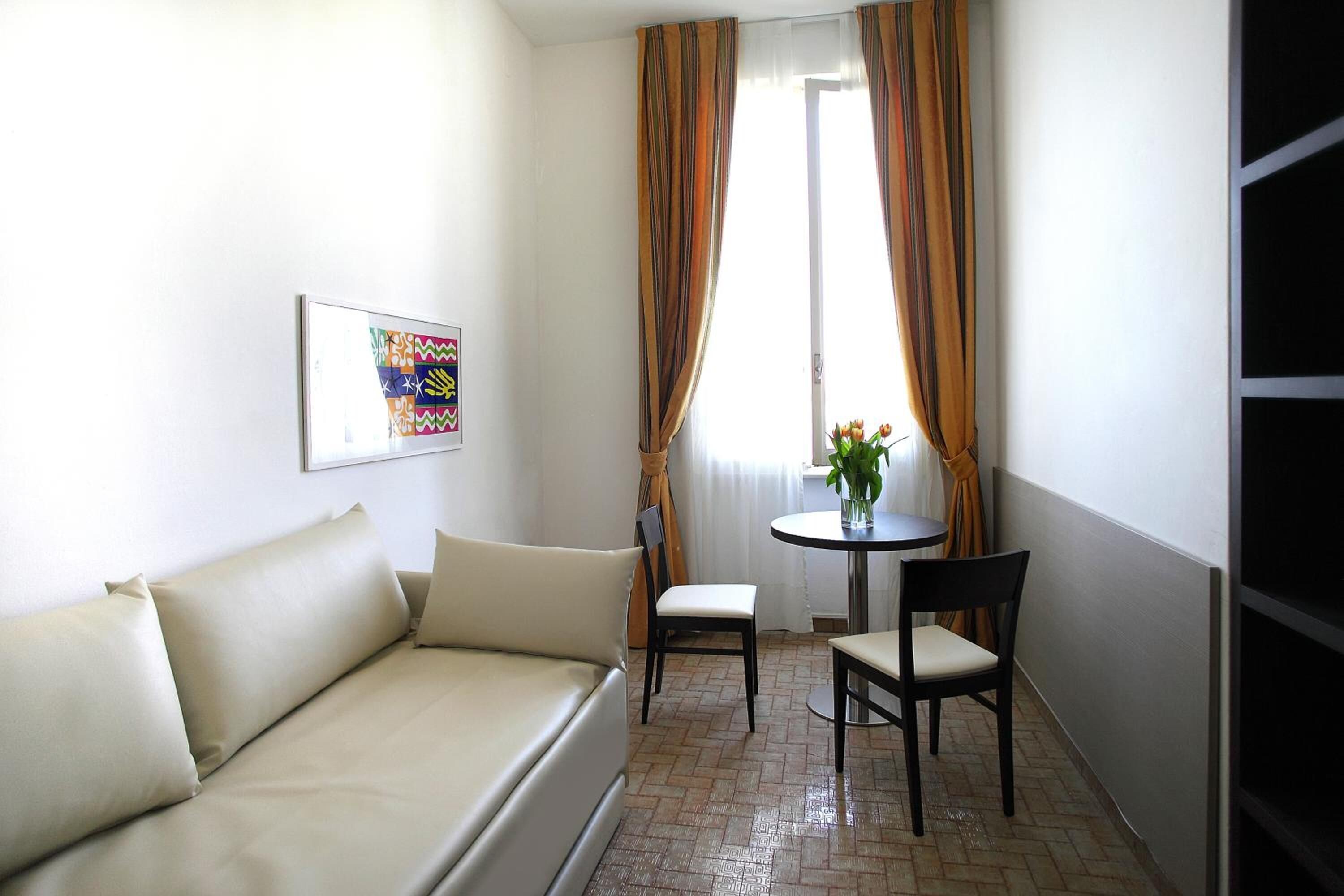 32-inch led tv with digital channels, tv