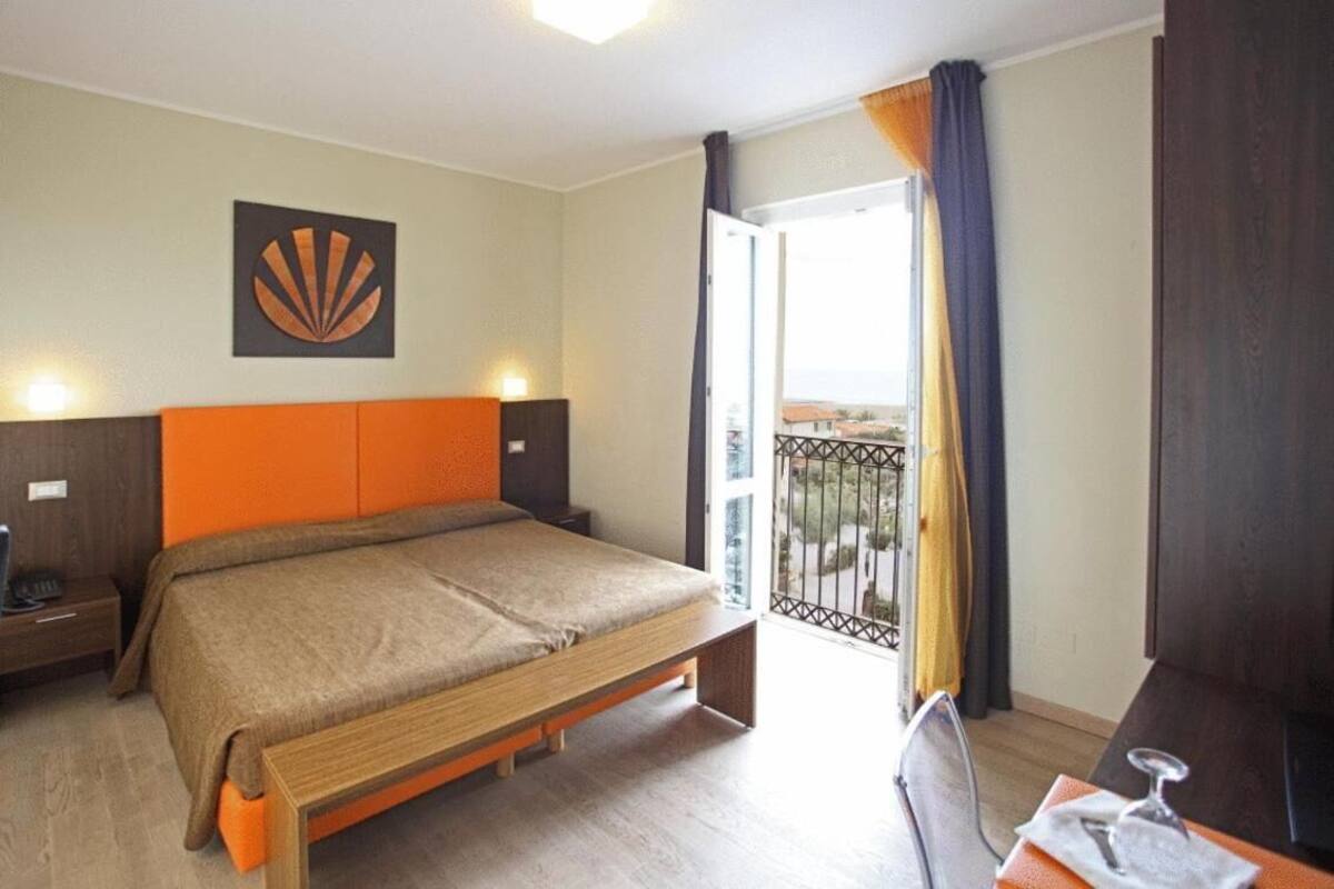 in-room safe, desk, iron/ironing board, free wifi