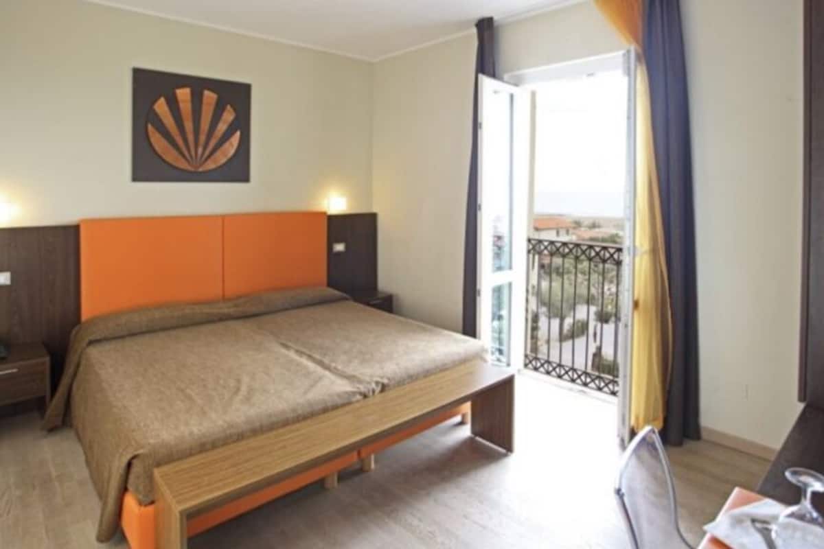 superior double room | in-room safe, desk, iron/ironing board, free wifi