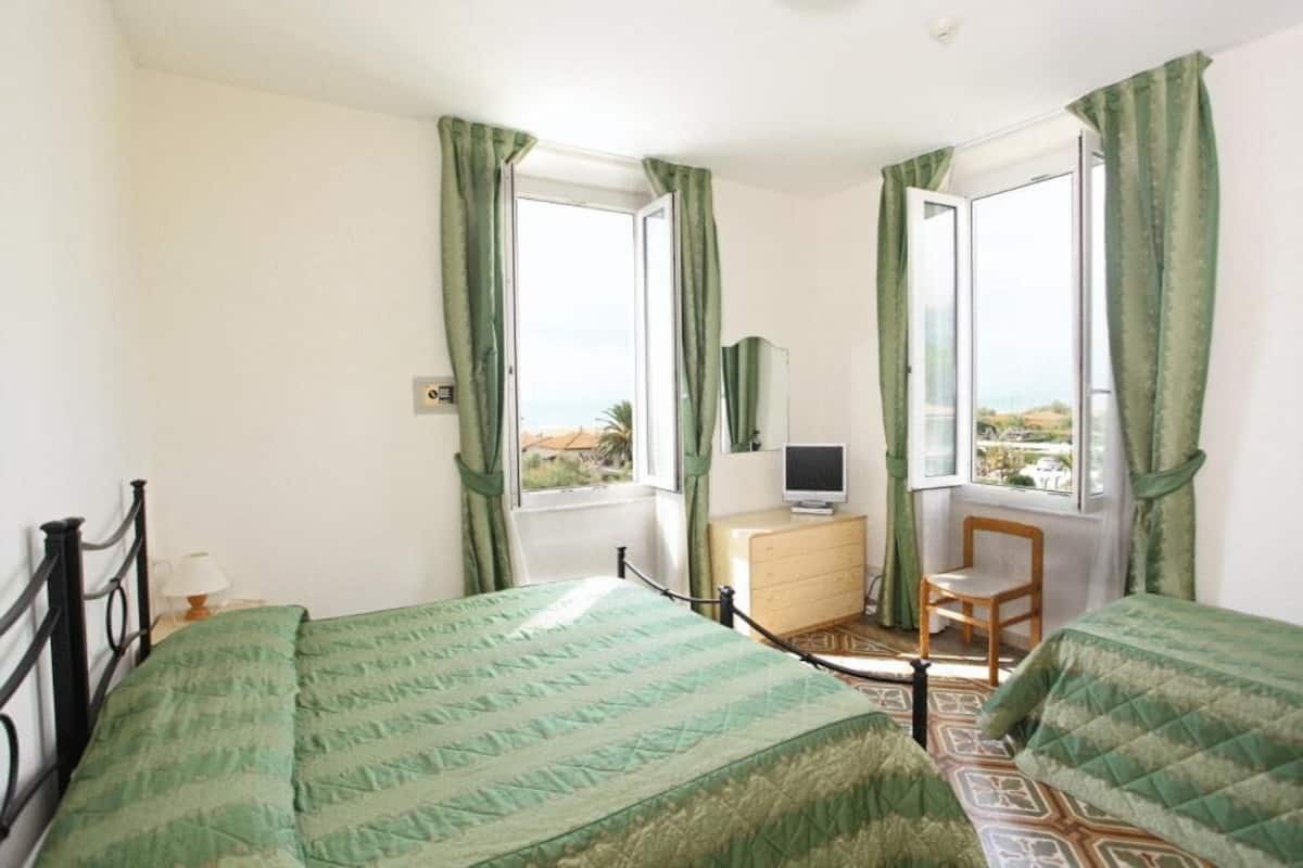 in-room safe, desk, iron/ironing board, free wifi