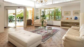 Télévision LED de 32 pouces avec chaßnes numériques, télévision