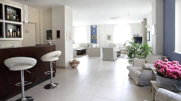 Lobby lounge