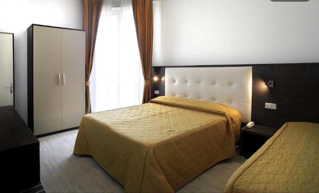 triple room | in-room safe, desk, iron/ironing board, free wifi