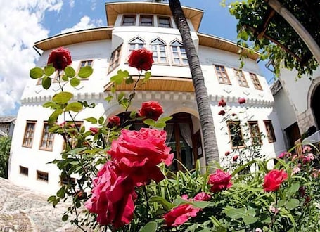 Jardín. Bosnian National Monument Muslibegovic House