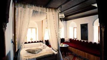 Iron/ironing board, free WiFi, bed sheets