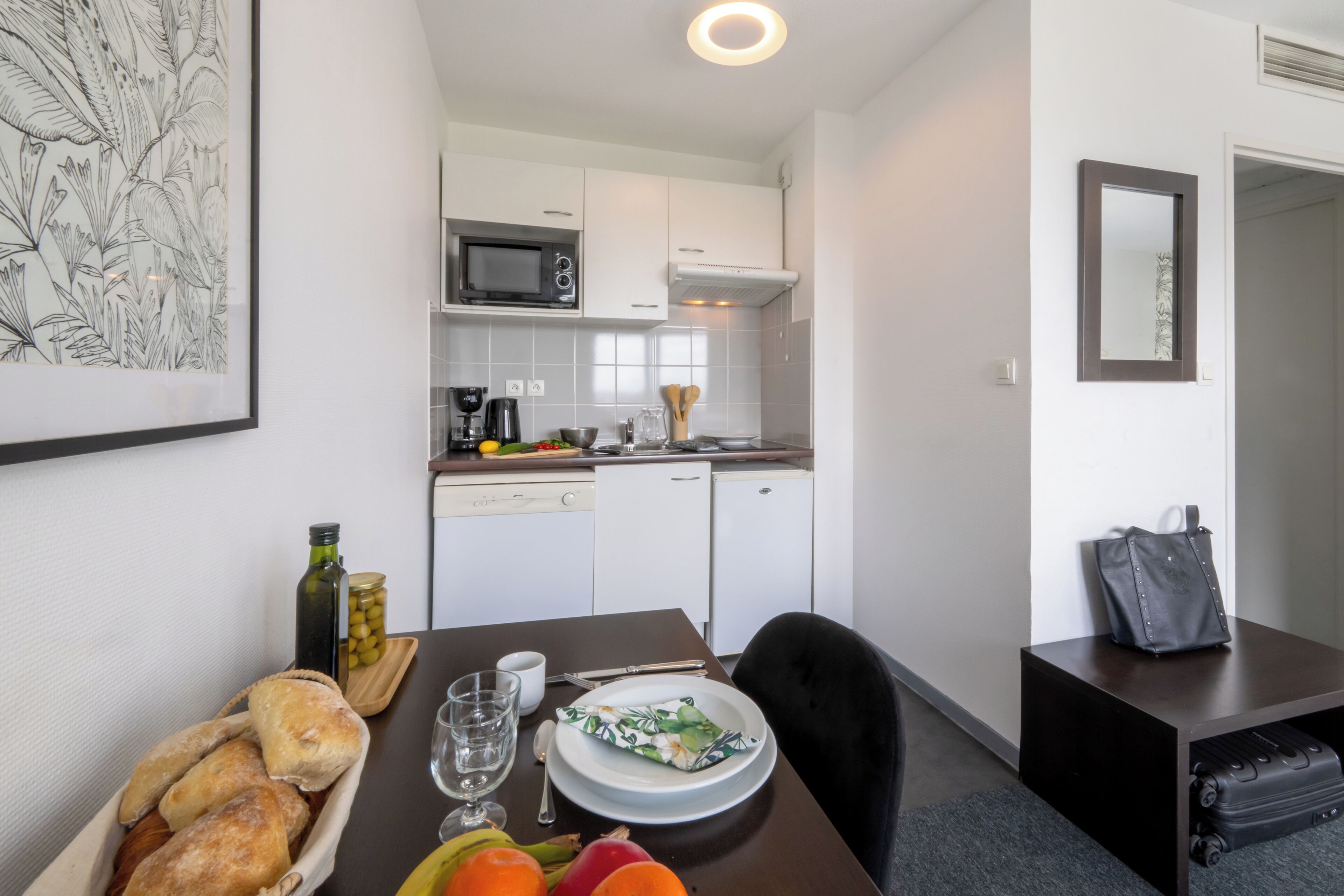 Studio | Private kitchenette | Fridge, microwave, stovetop, dishwasher