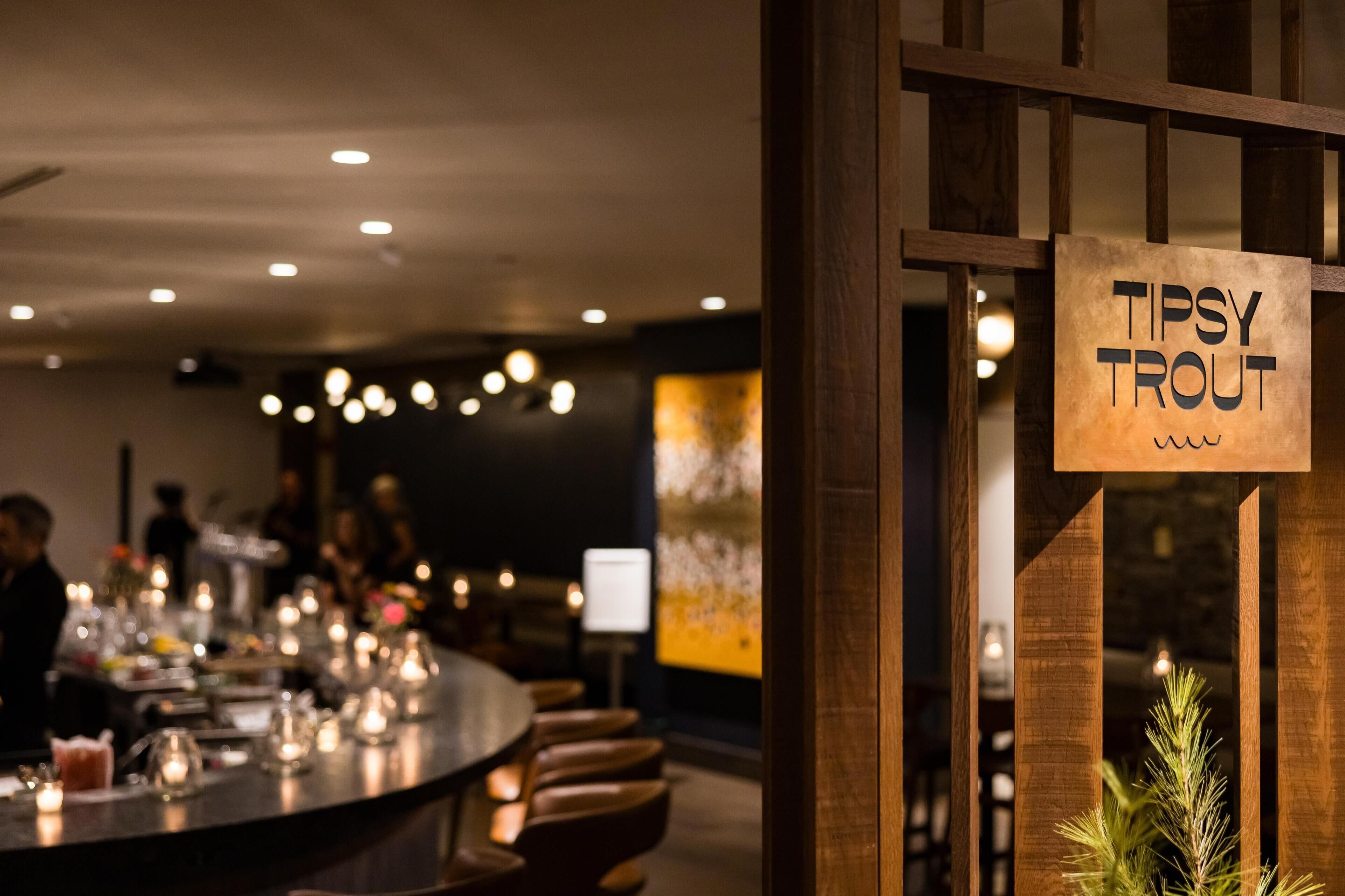 4 restaurants; breakfast, lunch, and dinner served