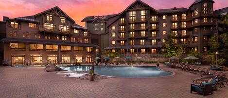 Outdoor pool, pool loungers