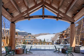 Terrace/patio - The Lodge at Spruce Peak, a Destination by Hyatt Residence (Stowe)