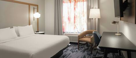 Pillowtop-Betten, Schreibtisch, Verdunkelungsvorhänge