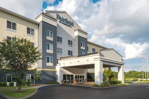 A Fairfield by Marriott hotel with a covered entrance, multiple windows, and a parking lot.