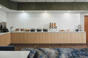 Colazione a buffet inclusa, servita tutte le mattine 