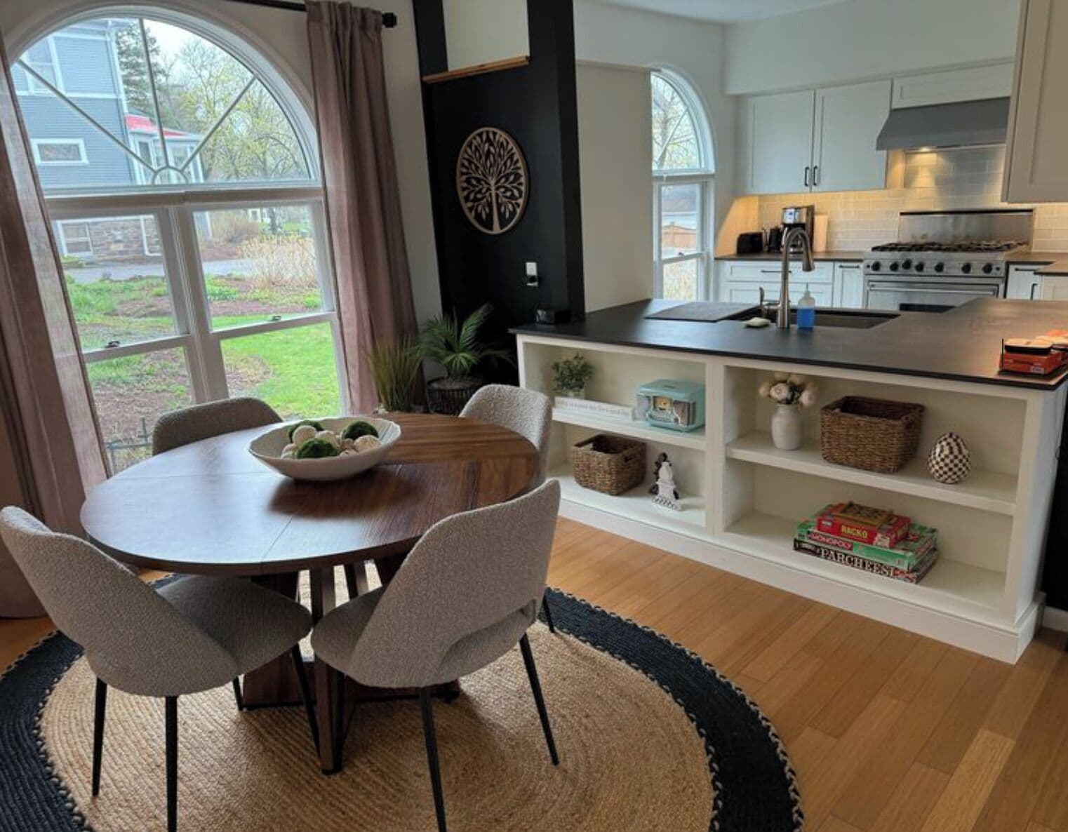 Decoración personalizada, muebles diferentes y escritorio 