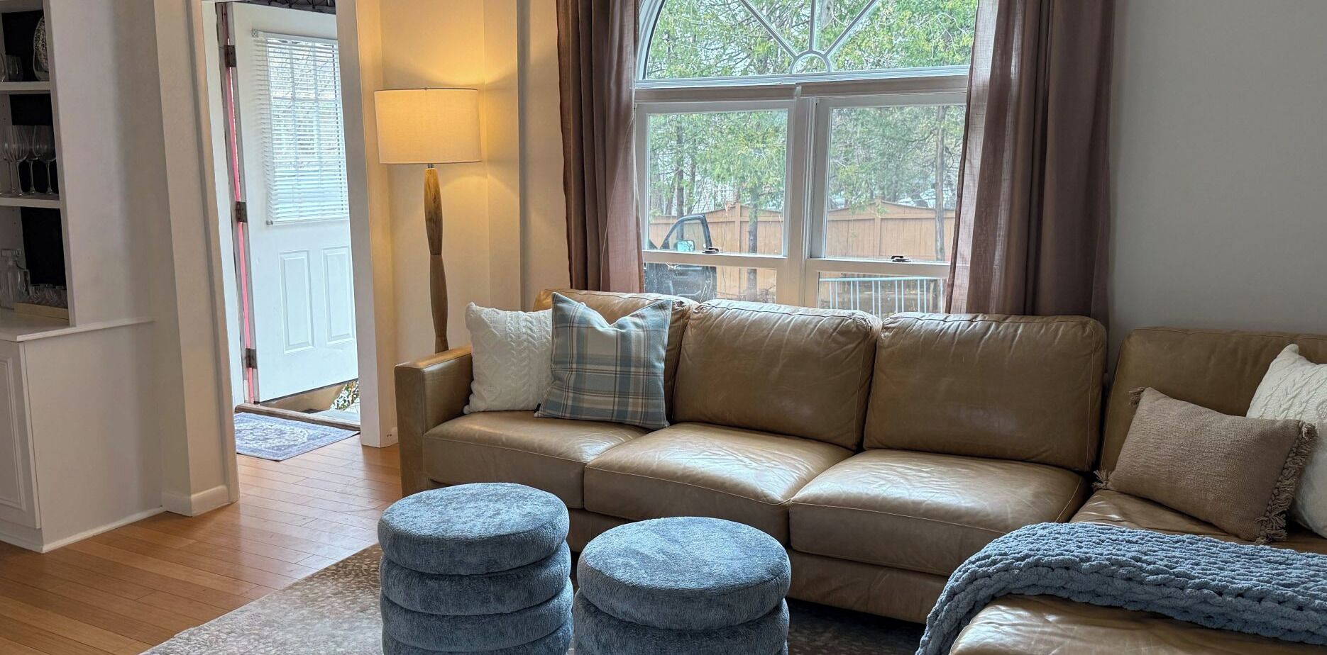 Decoración personalizada, muebles diferentes y escritorio 