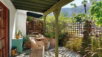 Phòng Tiêu chuẩn, 1 giường cỡ queen, quang cảnh núi | Hiên