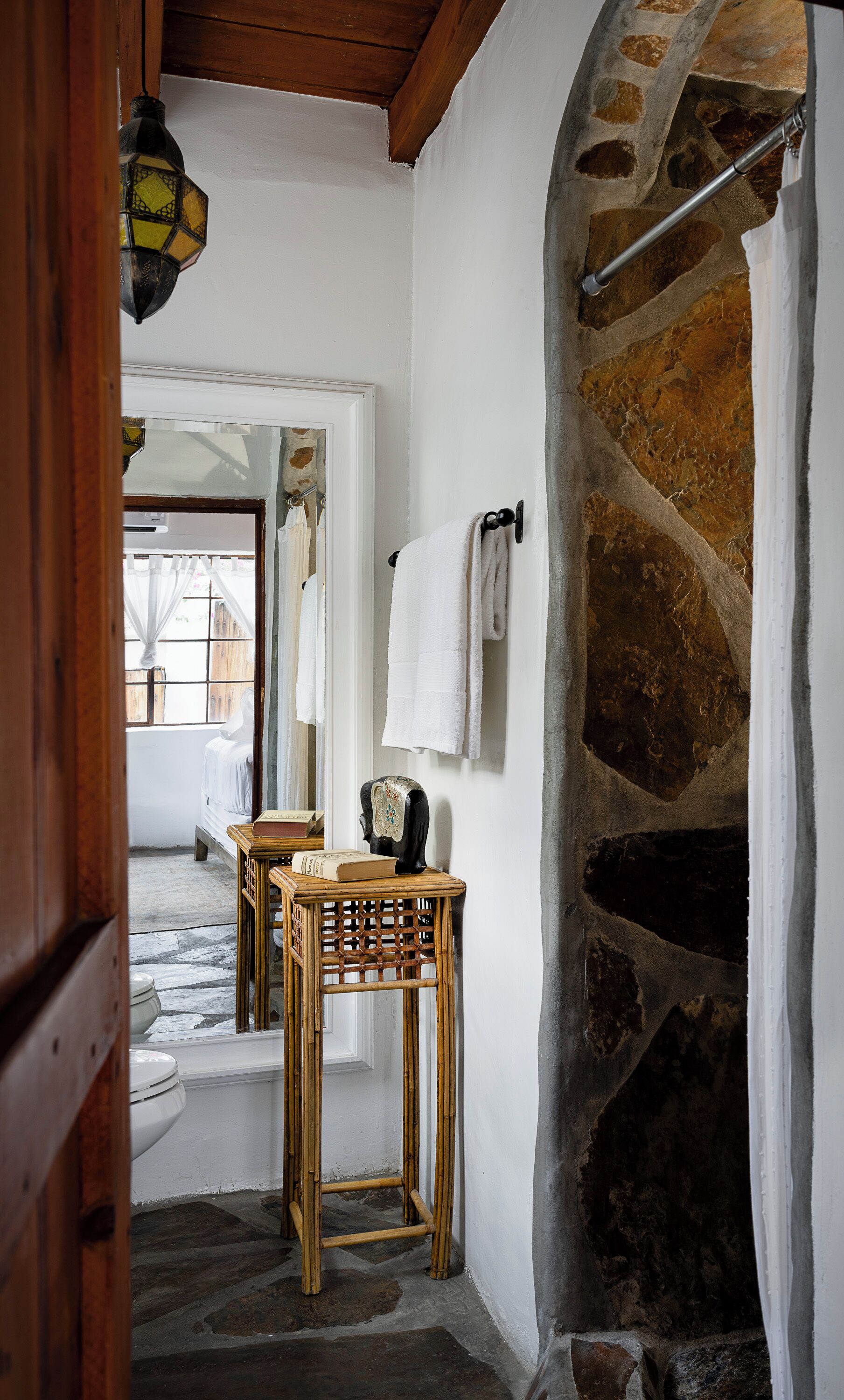 standard room, 1 queen bed, mountain view | bathroom | shower, free toiletries, hair dryer, bathrobes