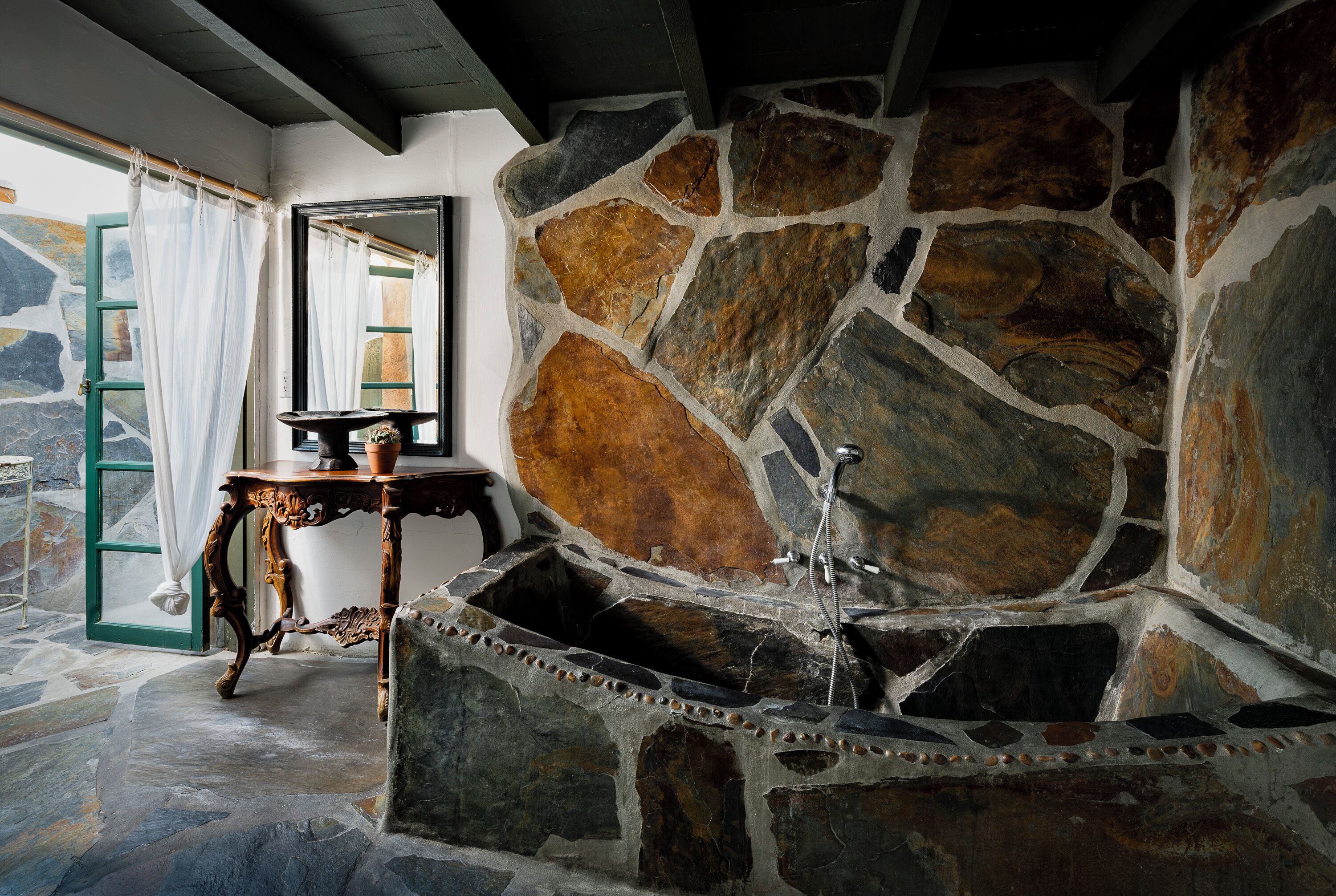 standard room, 1 queen bed | bathroom | shower, free toiletries, hair dryer, bathrobes