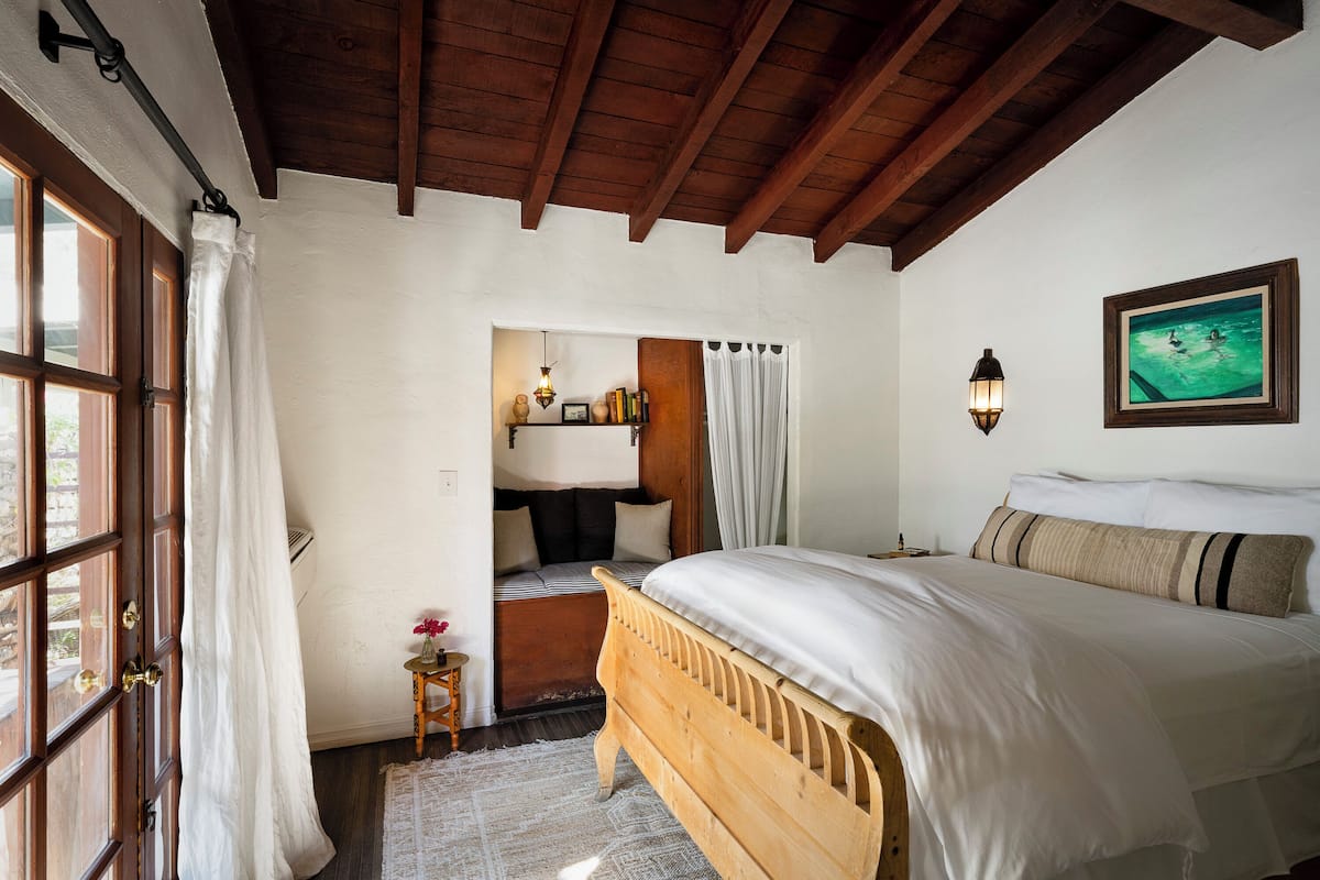 Standard Room, 1 Queen Bed, Mountain View | Premium bedding, in-room safe, WiFi (free)