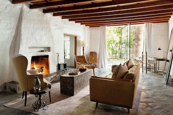 Standard Room, 1 King Bed | Living area at Korakia Pensione