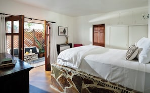 Premium bedding, in-room safe, free WiFi