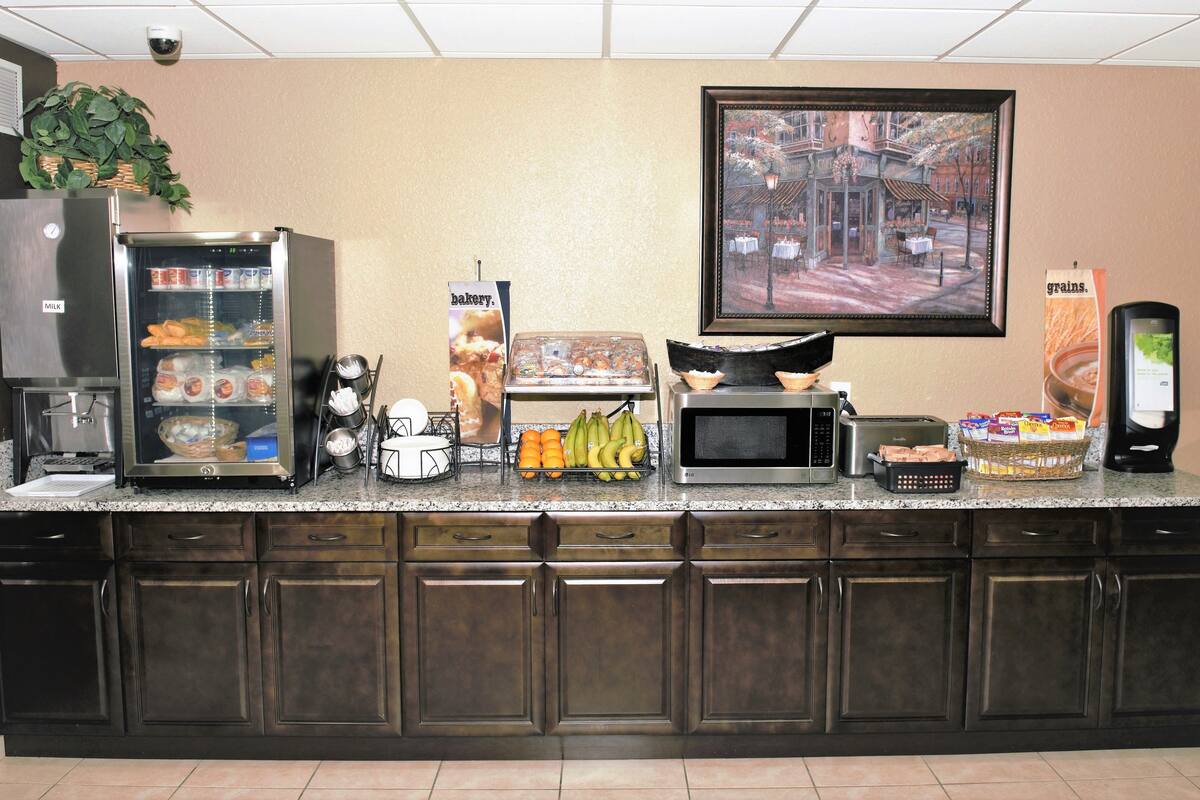 free daily full breakfast