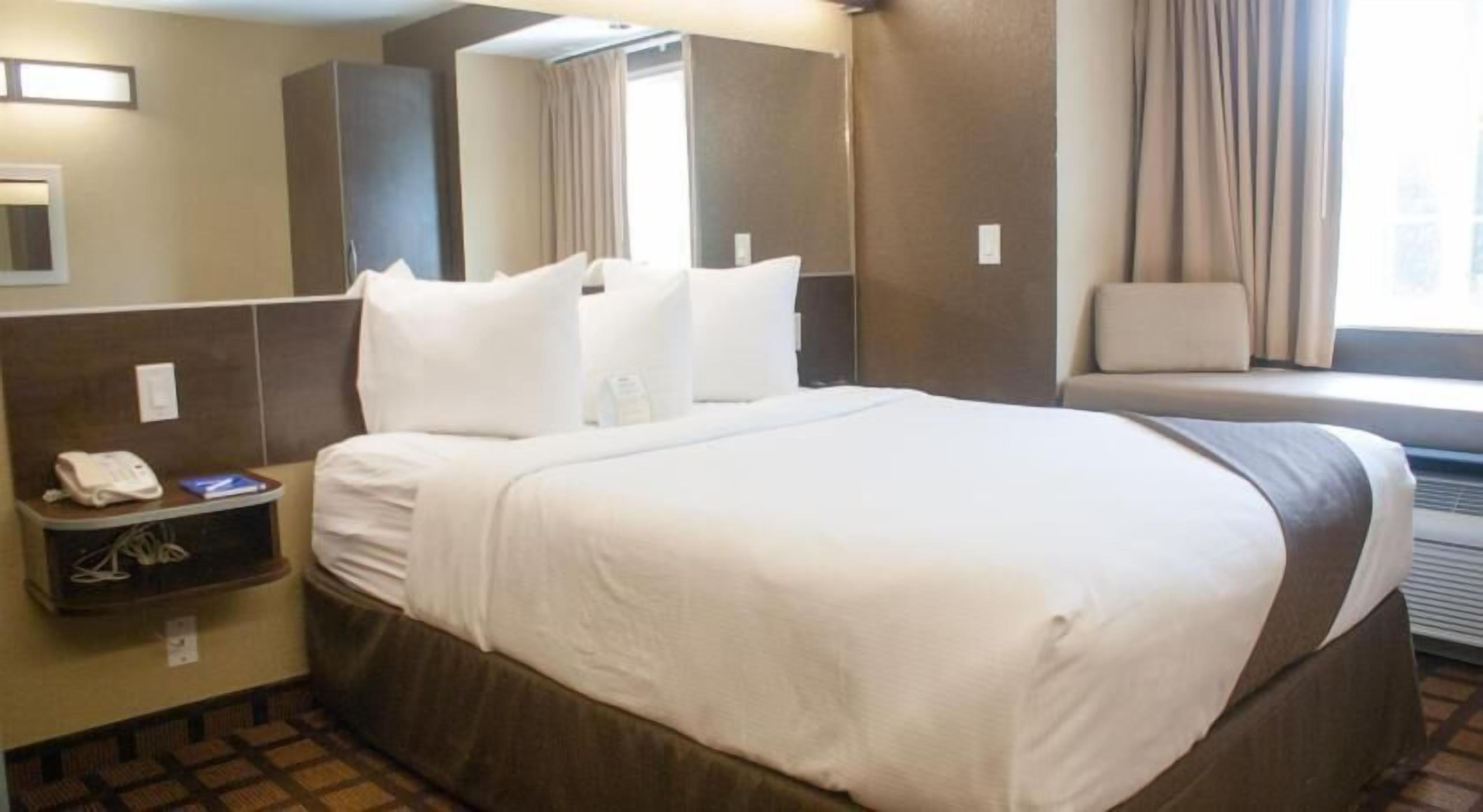 Pillowtop beds, in-room safe, desk, blackout drapes