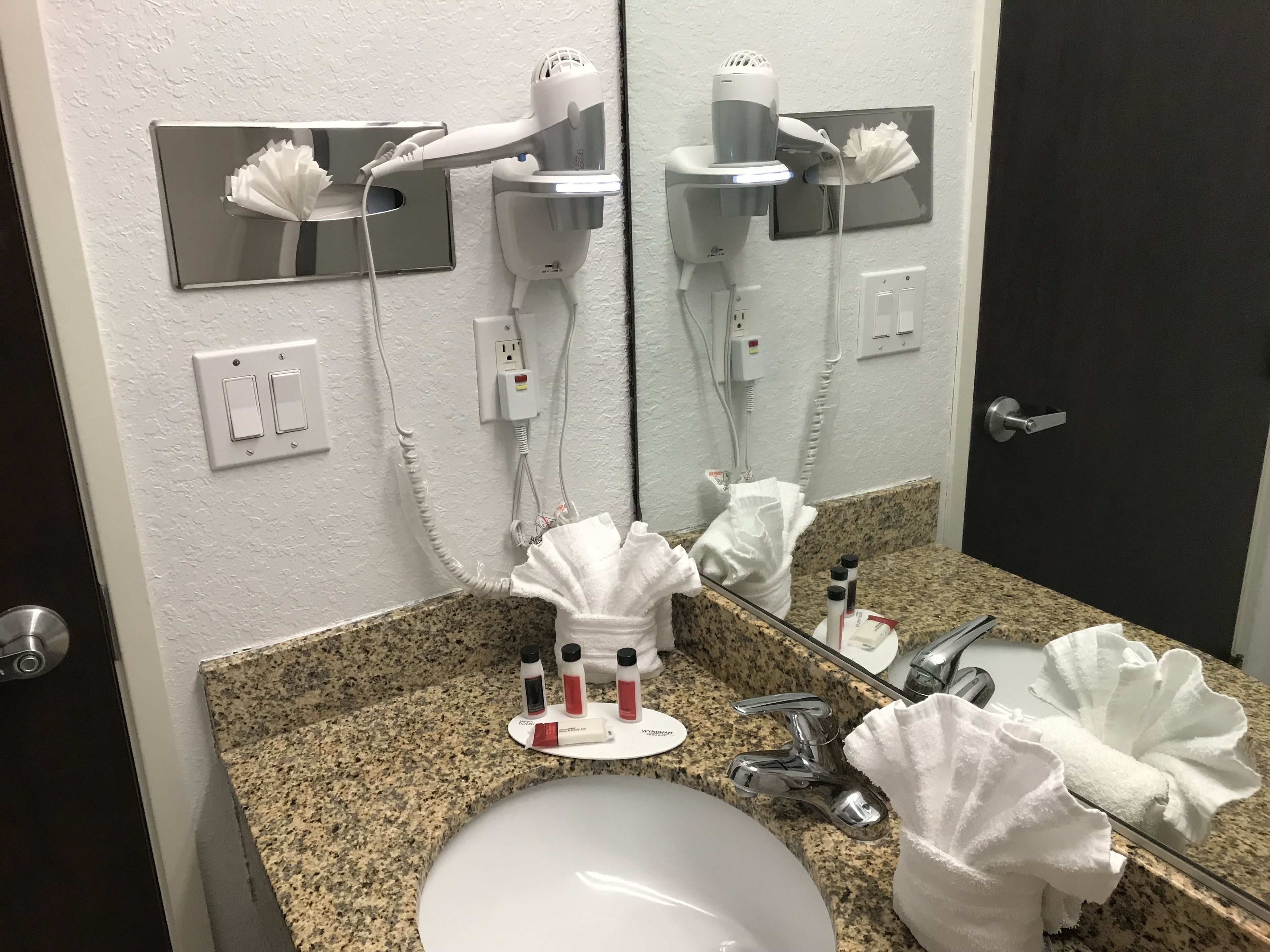 room, 1 queen bed, non smoking | bathroom amenities | combined shower/bathtub, free toiletries, hair dryer, towels