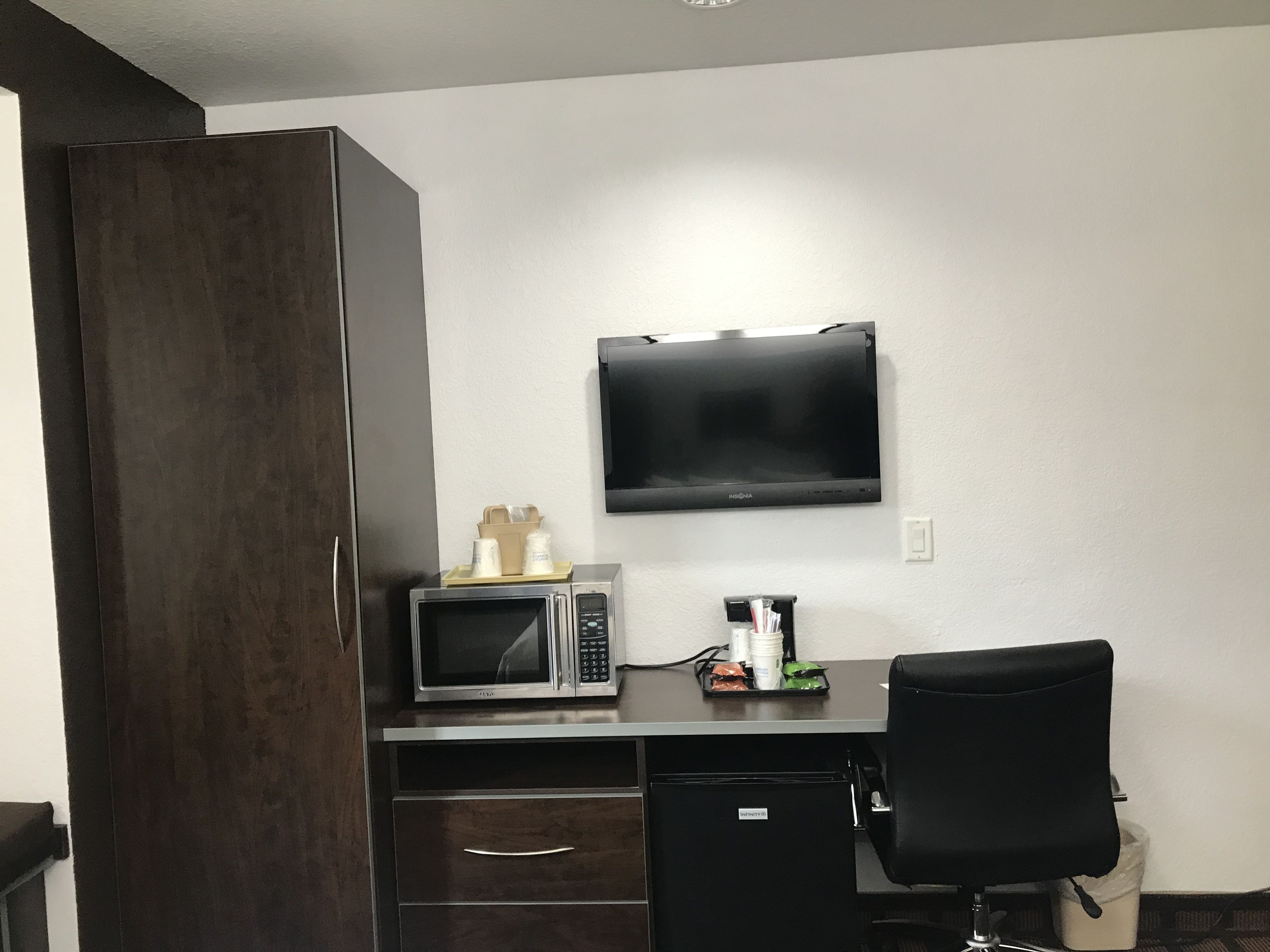 room, 1 queen bed, non smoking | microwave