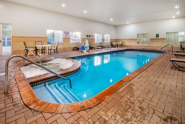 室內泳池、室外泳池