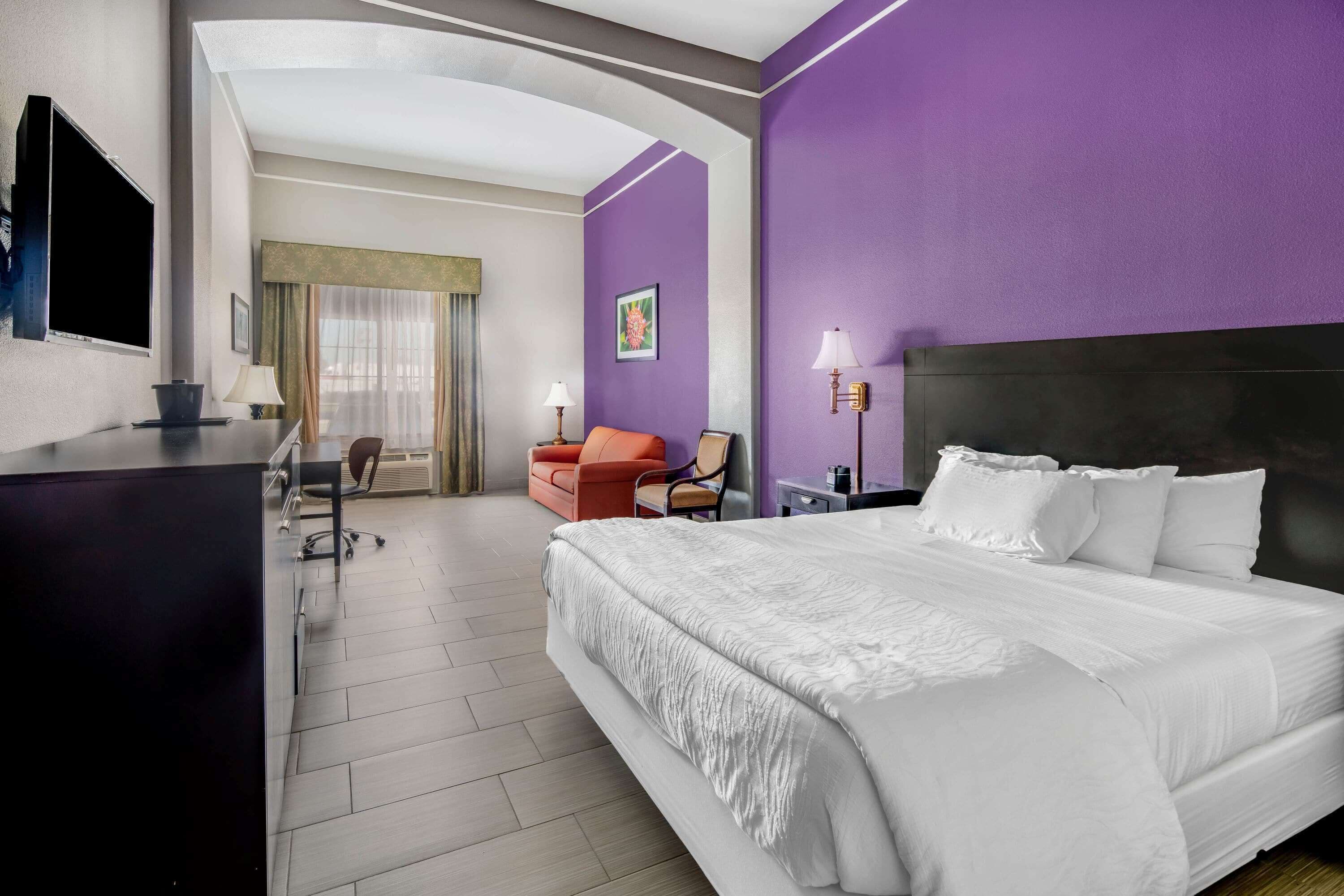 Studio Suite, 1 King Bed, Non Smoking | Tempur-Pedic beds, in-room safe, desk, iron/ironing board