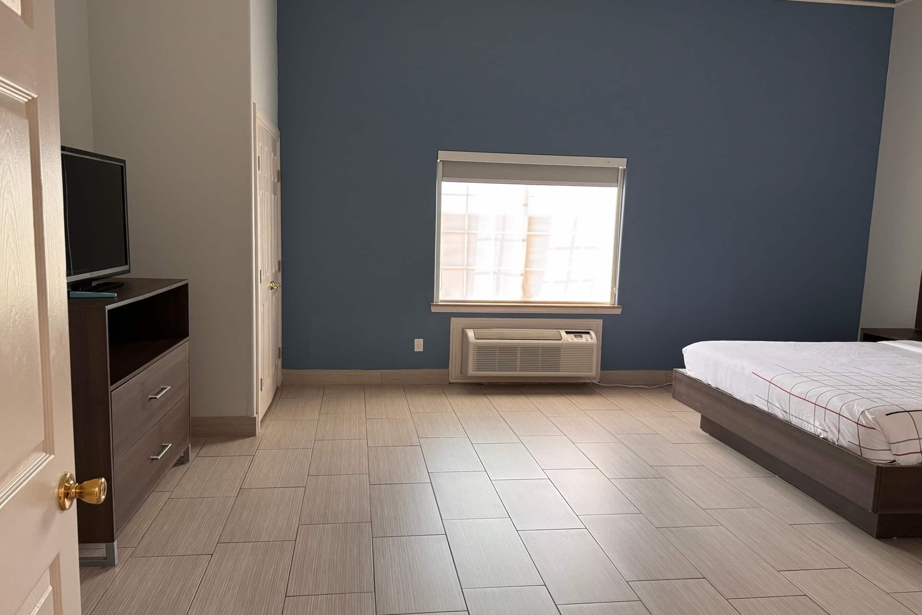 Suite, 1 habitación, no fumadores (2 Kingbed) | Colchones Tempur-Pedic, caja fuerte, escritorio