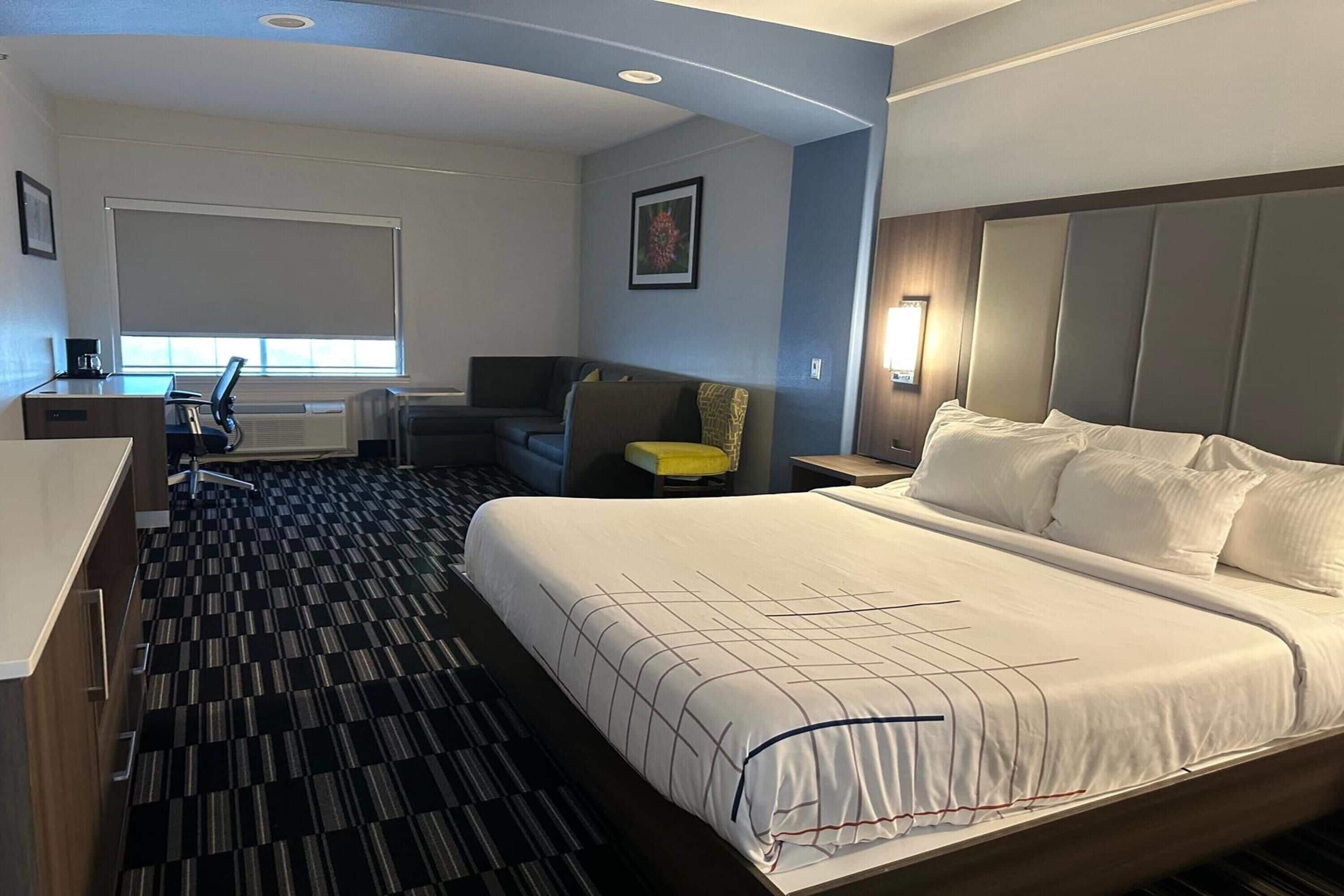 Studiosuite, 1 kingsize-seng, tilgjengelighetstilpasset, ikke-røyk (Mobility) | Tempur-Pedic-senger, safe på rommet, skrivebord og strykejern/-brett