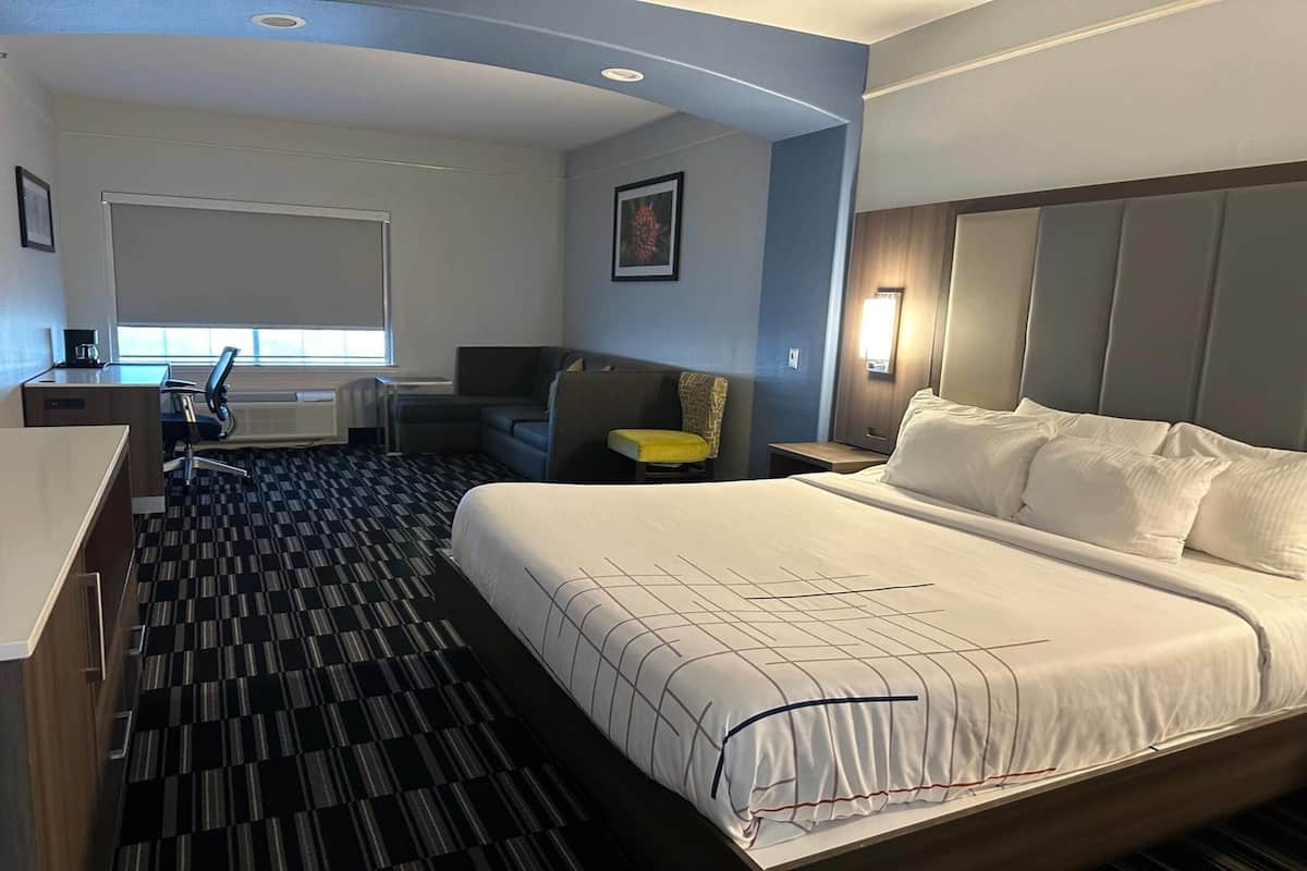 Studiosuite, 1 kingsize-seng, tilgjengelighetstilpasset, ikke-røyk (Mobility) | Tempur-Pedic-senger, safe på rommet, skrivebord og strykejern/-brett