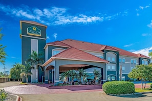 Exterior - La Quinta Inn & Suites by Wyndham Alamo - McAllen East (Alamo)