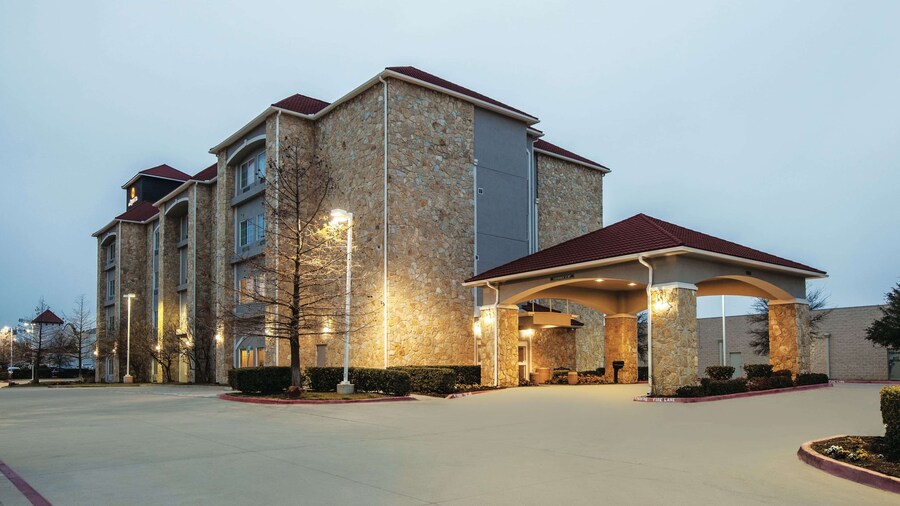 La Quinta Inn & Suites by Wyndham Mansfield TX