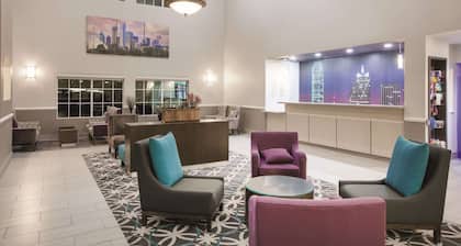 La Quinta Inn & Suites by Wyndham Mansfield TX