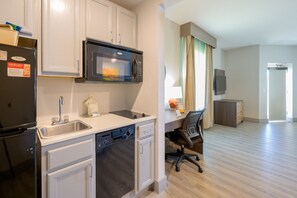 Deluxe Studio Suite, 2 Queen Beds, Non Smoking | Private kitchen | Full-sized fridge, microwave, stovetop, dishwasher - Hawthorn Extended Stay by Wyndham Panama City Beach (Panama City Beach)